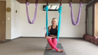 A restorative aerial yoga előnyei és ellenjavallatai