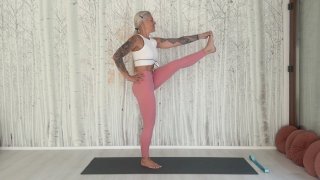Álló nagylábujjfogás variációk - Utthita Hasta Padangusthasana A-B és Parivritta Hasta Padangustasana