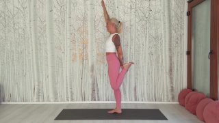 Álló íjfeszítő póz – Dandayamana Dhanurasana