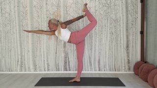 Álló íjfeszítő póz – Dandayamana Dhanurasana