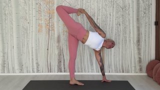 Cukornád póz – Ardha Chandra Chapasana
